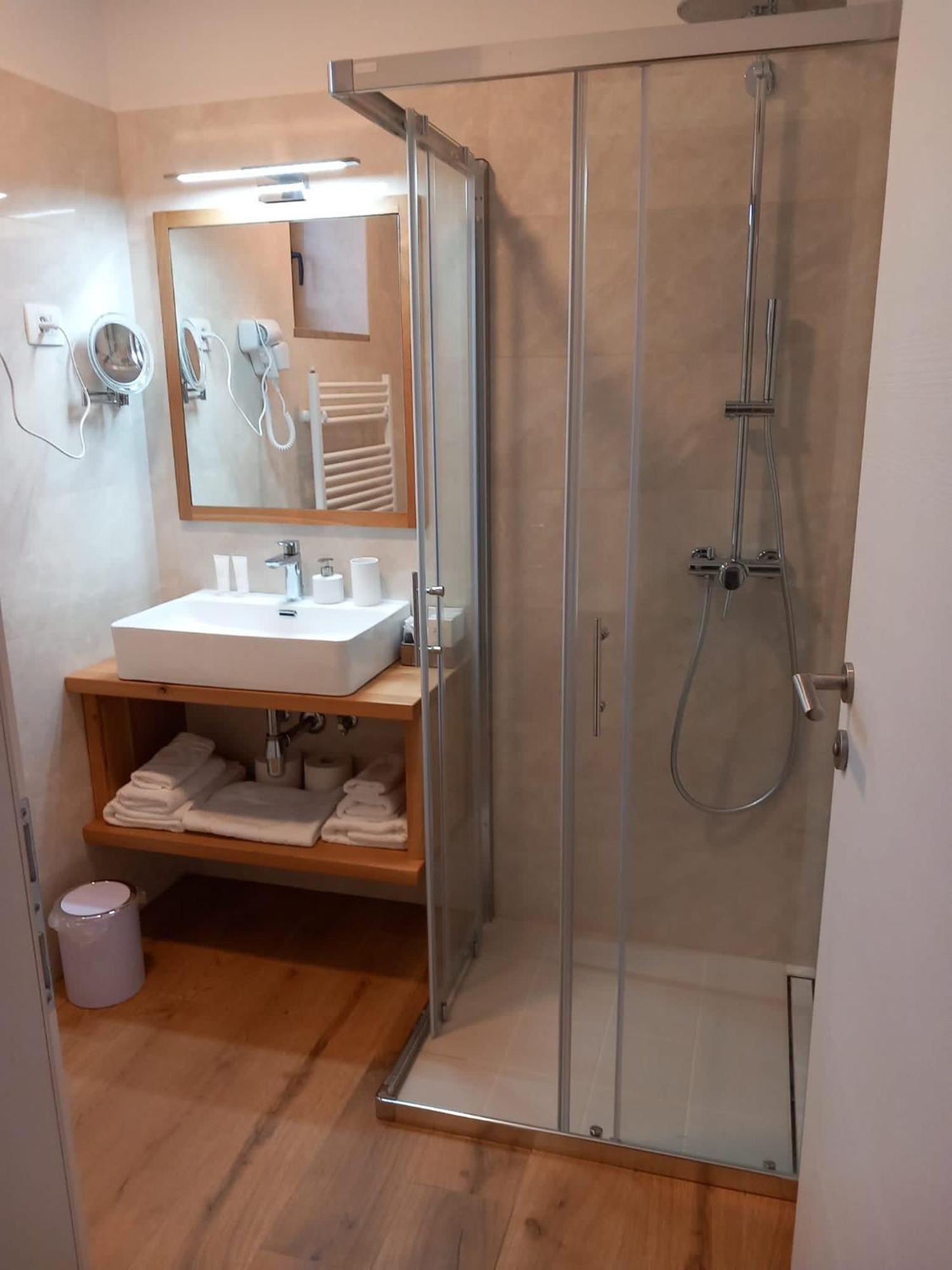 G House Hotel Dutovlje Екстериор снимка