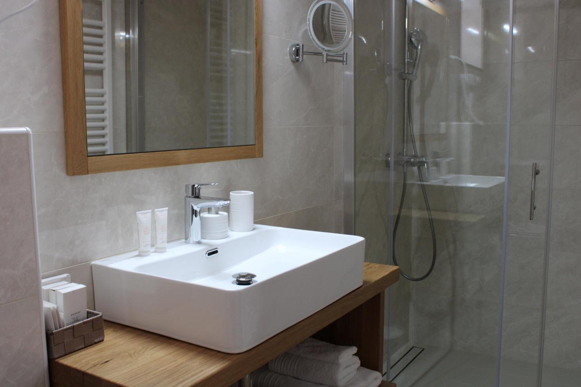 G House Hotel Dutovlje Екстериор снимка