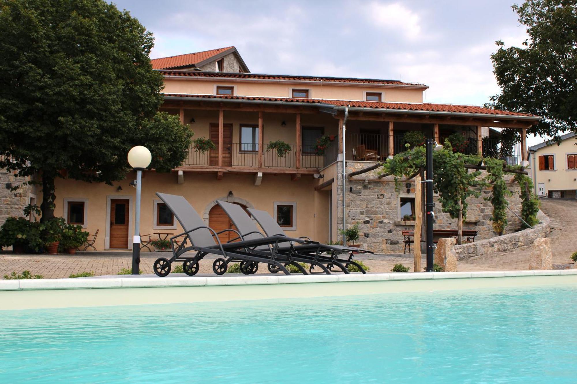 G House Hotel Dutovlje Екстериор снимка